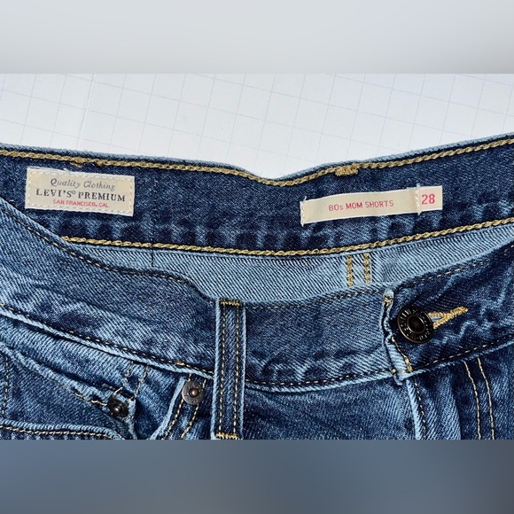 Levi's Premium 80's Mom Denim Jean Shorts Women's Size 28 Medium Wash - Picture 3 of 5